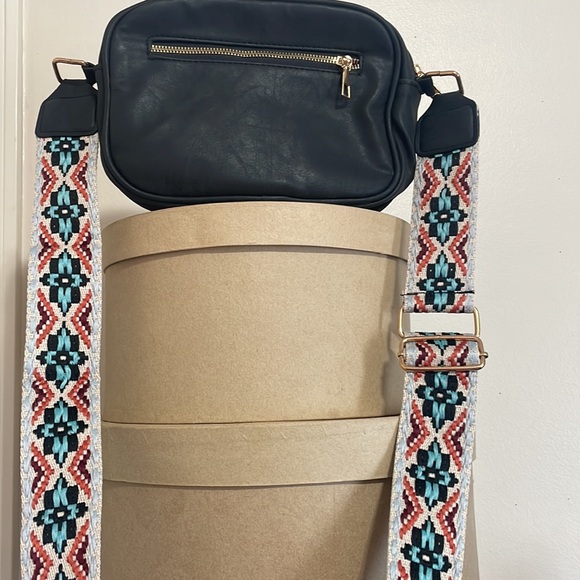🎉❤️ NEW Marissa Black Crossbody Purse Adjustable Detachable Multicolor Strap - Picture 3 of 5